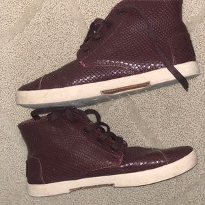 Toms Sneakers in wine snake!
